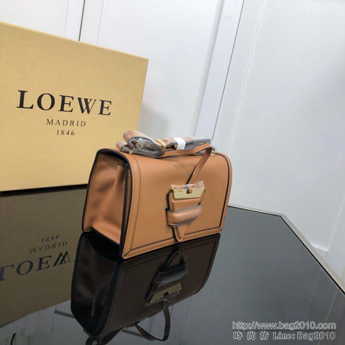 LOEWE羅意威 原單品質 Barcelona三角包 L01582016 最新概念款 牛皮肩背斜挎包  jdl1147